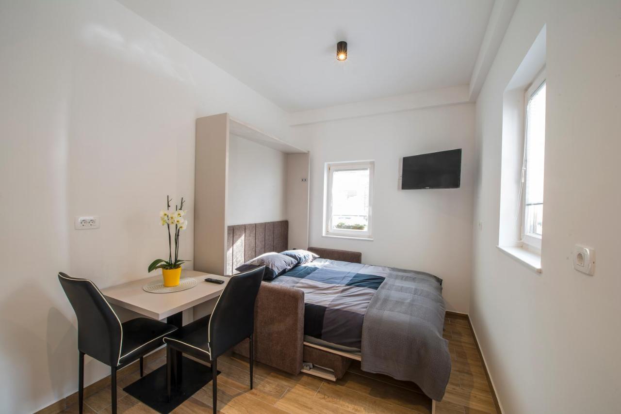 Apartmaji Prton โบเว็ก ภายนอก รูปภาพ