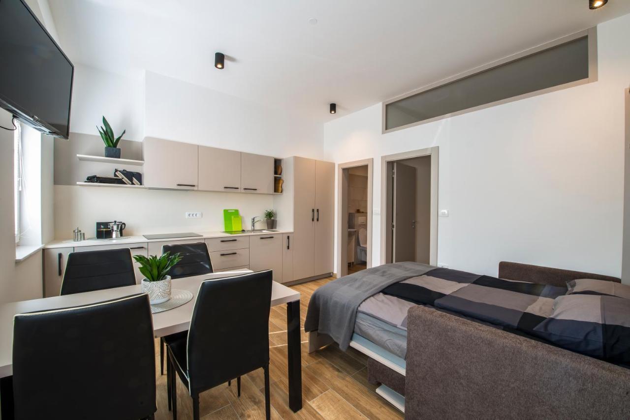 Apartmaji Prton โบเว็ก ภายนอก รูปภาพ
