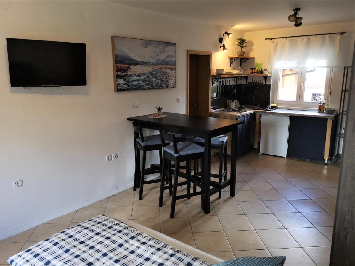 Apartmaji Prton โบเว็ก ภายนอก รูปภาพ